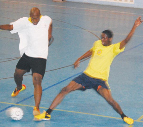 Some of the action opening encounter between J.E. Bergasse and BOSL. (Photo: Anthony De Beauville)