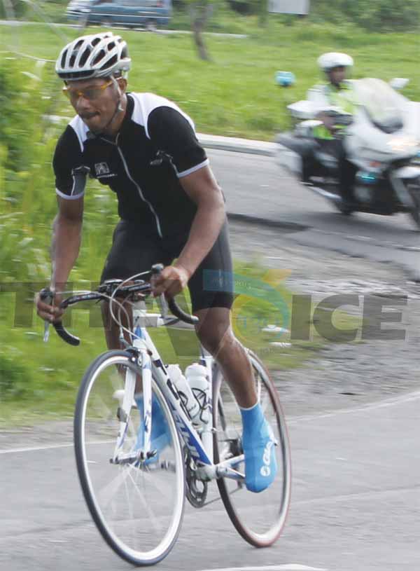 1st Junior to cross the finish line Romuneous Noel (Photo: Anthony De Beauville)