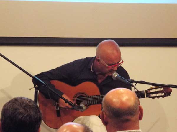 Image: Orbon entertains