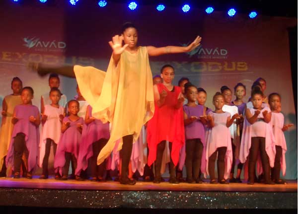 Avad Dance solist and group.