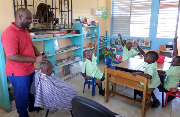 Image: Cutty Ranks grooms the children