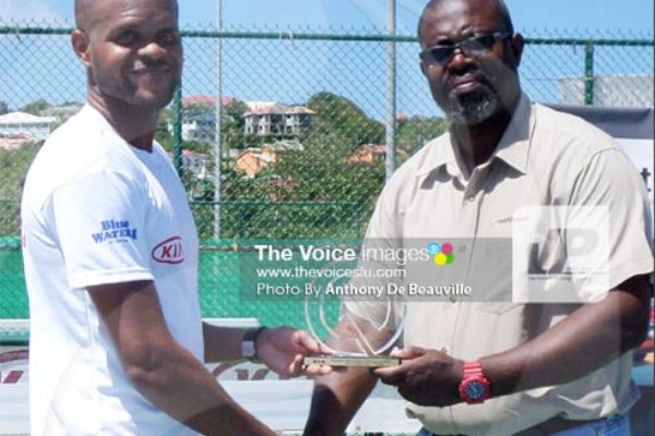 (L-R) Men’s Open Champion AkeemGustave receiving his champions trophy from a KIA Motors representative. (PHOTO: Anthony De Beauville))
