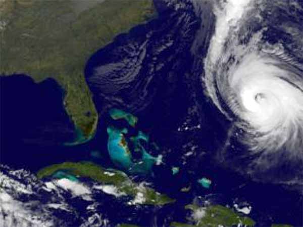 Hurricane in northern Atlantic (PHOTOAP)