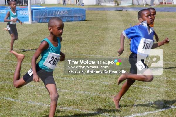 Boy 150 metre runners in epic finish. [PHOTO: Anthony De Beauville]