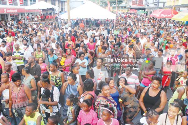img: After a long hiatus, the crowds are finally back to regular colours.