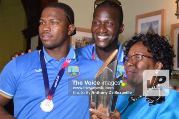 Daren Sammy and Johnson Charles share a moment of glory with St. Lucia’s Governor General Dame PearletteLouisy. (PHOTO: Anthony De Beauville)