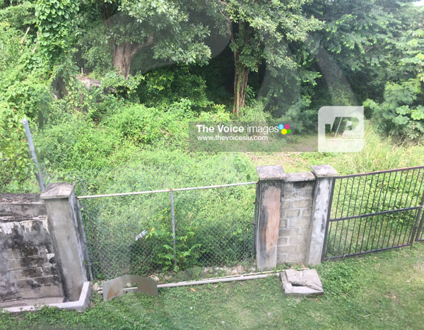 IMG: Fence scaled by robbers to enter and possible make escape