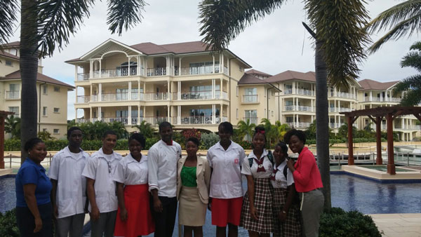 IMG: Chef Jean Mark (centre) flanked by students and teachers. 