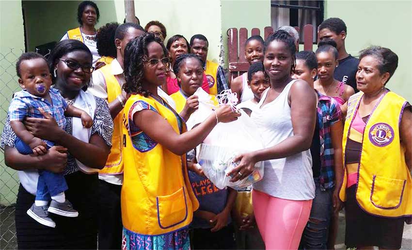 Image: Lions delivering a hamper.