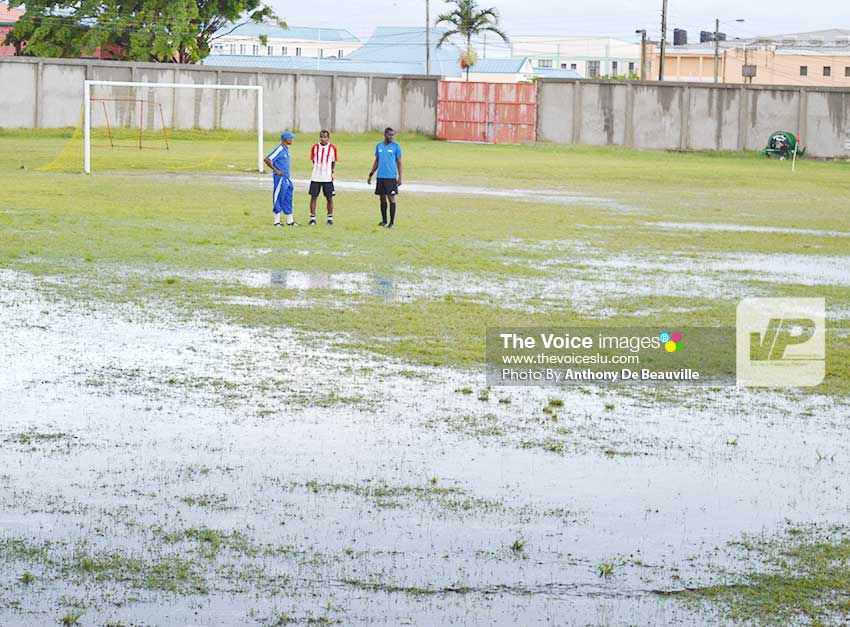 Image: Officials having a final inspection ahead of the first encounter. (Photo: Anthony De Beauville)