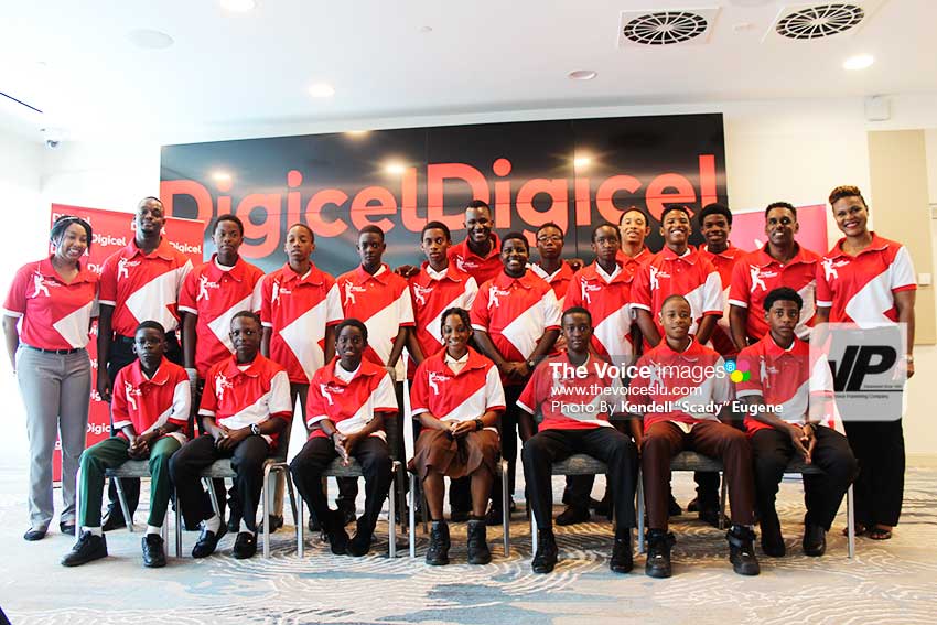 Image of Daren Sammy with the youngsters