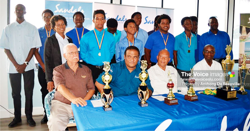 Image: (seating l-r) Photo moment with the champion team former renown cricket commentator Joseph ‘Reds’ Perreira, Sandals Regional PR Manager -Sunil Ramdeen, Sandals Managing Director -Winston Anderson and SLNCA President - Julian Charles (Photo: Anthony De Beauville)