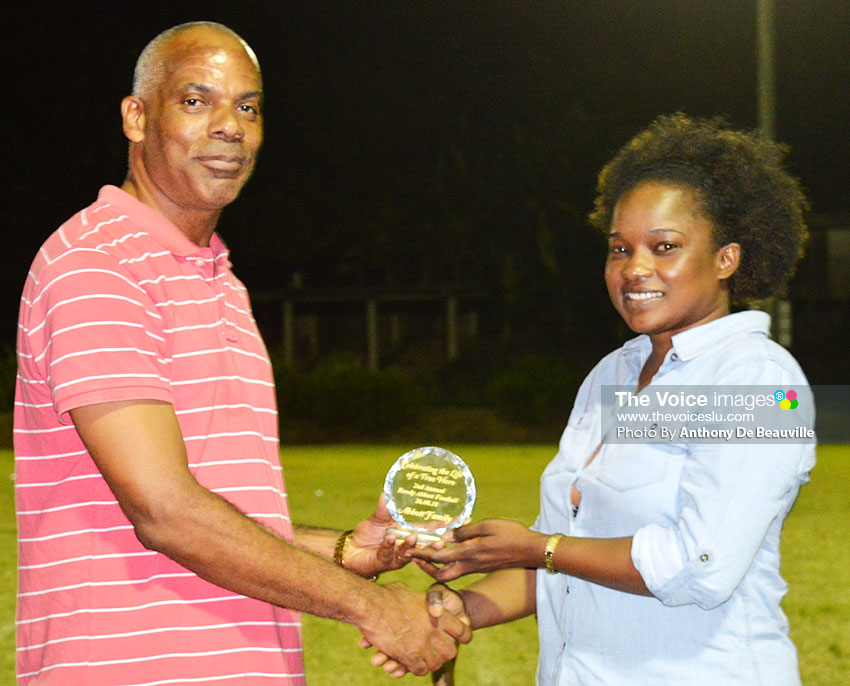 Image: (L-R) Former RSLPF Commissioner Vernon Francois presenting a plaque to wife of Randy Abbott. (Photo by Anthony Debeauville)