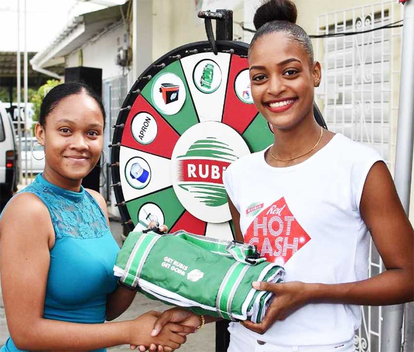 Image: One lucky customer all in smiles. (PHOTO: Rubis)