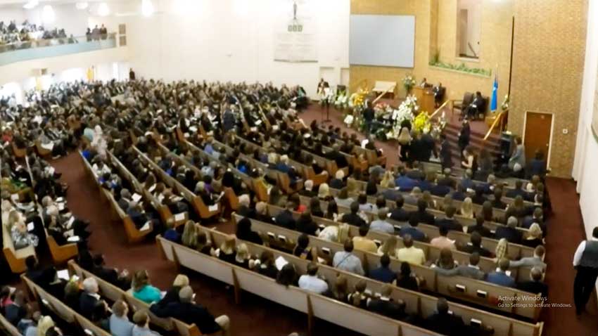 Image of mourners filled Greenville Avenue Church of Christ