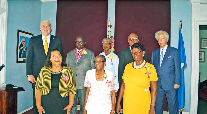 The Prime Minister and the awardees with the Governor General.