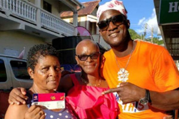 Image of Darren Sammy pointing to tickets he wants Saint Lucians to buy, to support defending champions at home,