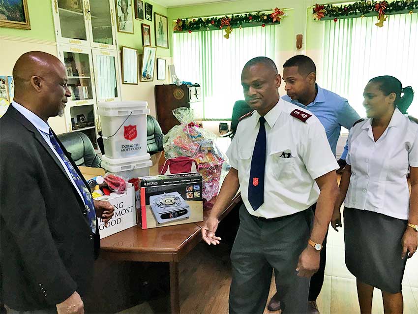 Image of Mayor receiving donation from Salvation Army