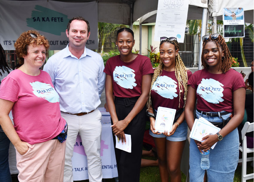 Image: UK Psychotherapist Liz Sharpre, British High Commissioner Steve McCready and Psychology Students from the UK.