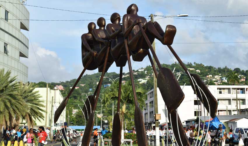 Image of Independence monument on the Castries Roundabout. 