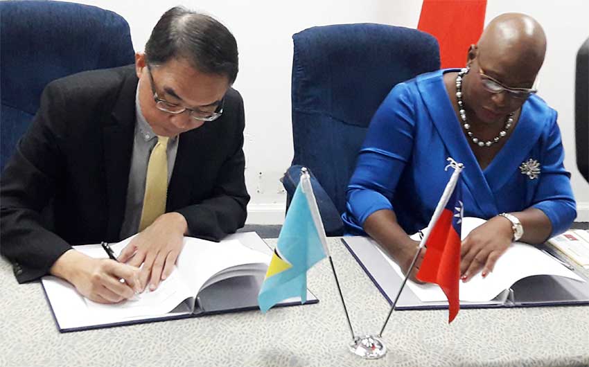 Image of His Excellency Douglas C.T. Shen, Ambassador of the Republic of China (Taiwan) and Dr Gale T.C. Rigobert, Minister of Education signing ICT for Education Agreement. 