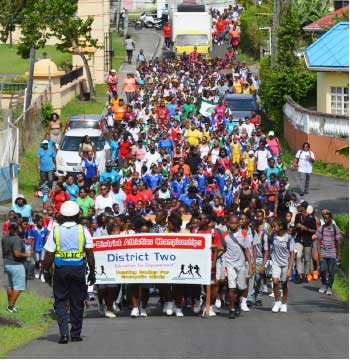 Image: A combination of students, teachers and parents walking to build healthy bodies and sustain energetic minds. (Photo: Anthony De Beauville)