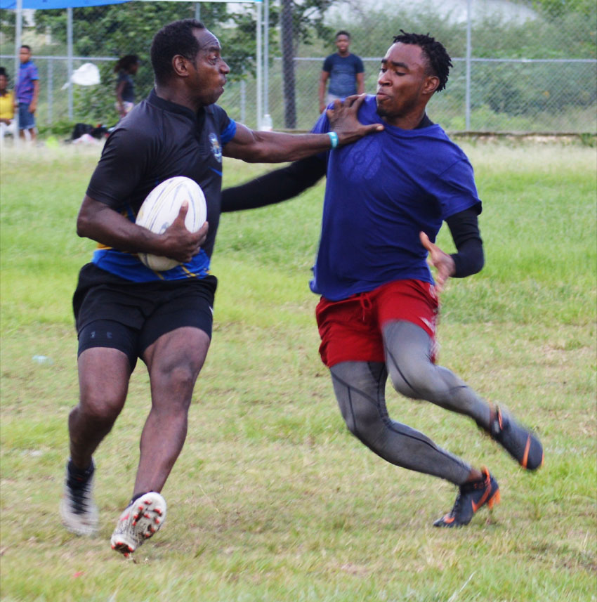 Image: Flashback!! Some of the action in the first 7s final between Jerry Charles (Rogues) and Jeano Henry (Renegades). (PHOTO: Anthony De Beauville) 