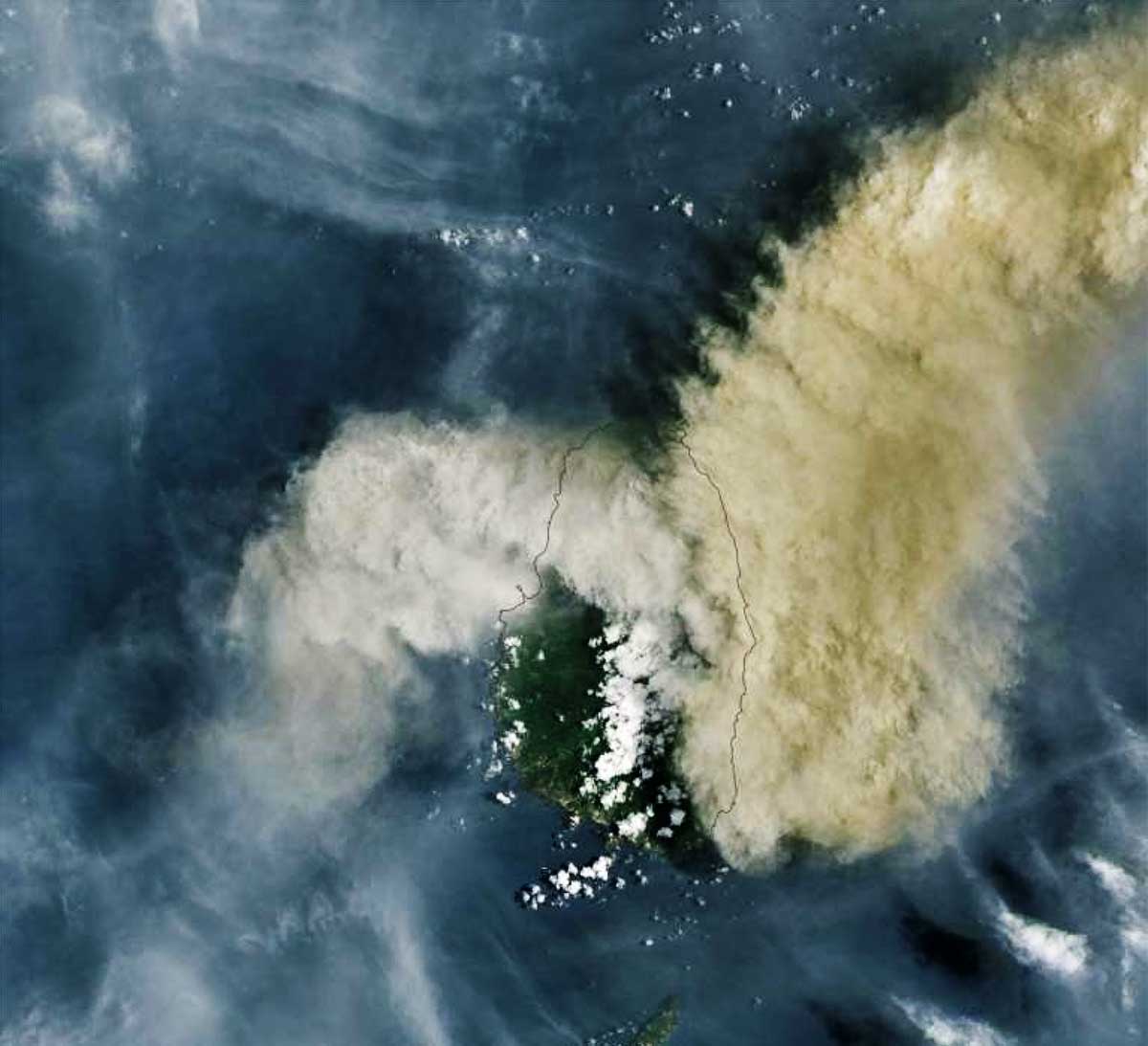 Image: © Handout A NASA Earth Observatory satellite image of the volcano eruption of the La Soufriere Volcano on the Caribbean island of St. Vincent.