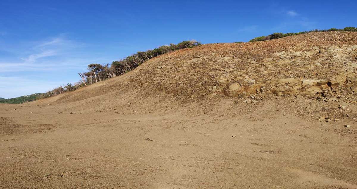 Earth works and soil erosion within the Queen’s Chain north of Pocket beach 2.