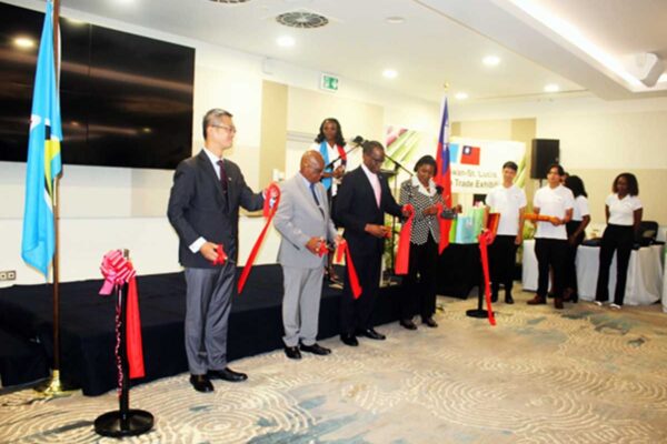 Ambassador Peter Chia-yen Chen joins His Excellency Cyril Charles, Acting Governor General; Prime Minister Hon. Philip J. Pierre; and Hon. Emma Hippolyte, Minister of Commerce, Manufacturing, Business Development, Cooperatives and Consumer Affairs, for the ribbon cutting ceremony at last Wednesday’s opening ceremony.