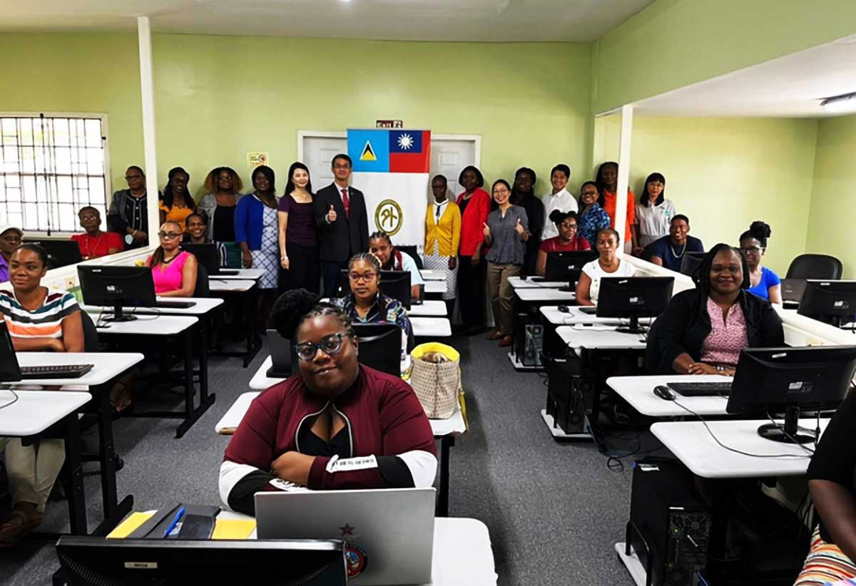 Ambassador Peter Chia-yen Chen and Mrs. Chen join Ministry of Commerce and Taiwanese Embassy officials and workshop participants and facilitators at the two-day training workshop in Soufriere.
