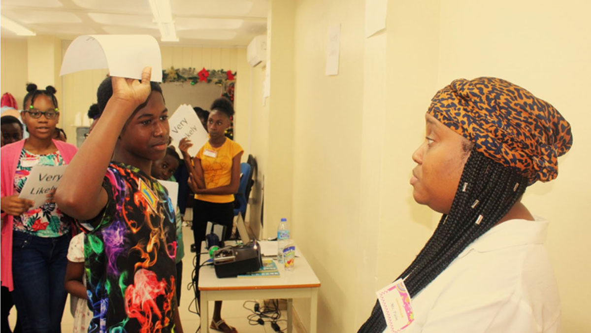 Facilitator Janine Palm engaging students during a group activity at the November 26 workshop.