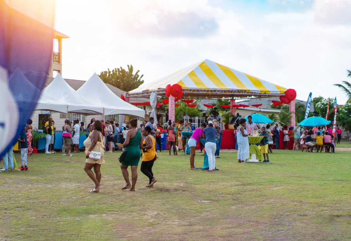 Patrons at the Taste the Bay festival.