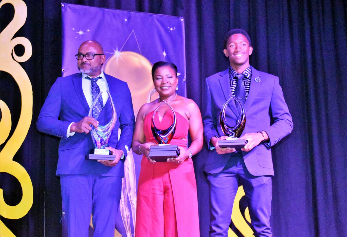 Top Athlete Awards – Jayhan Odlum-Smith’ s father Jim Smith, Mikalia’s Charlemagne’s mother Constance Rene , and Tristan Dorville display the Prize Trophies…
