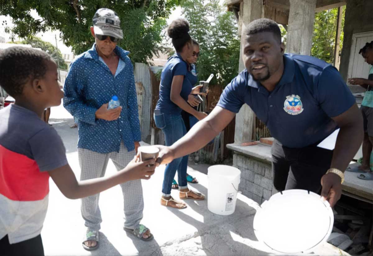 ALRYSC members share ‘Ice Cream Smiles’ with community residents.