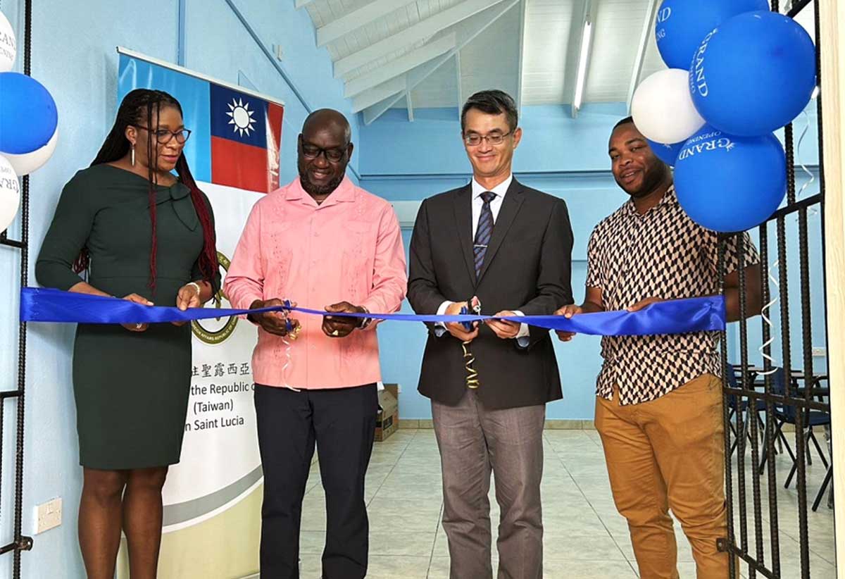 (From left to right): Dr. Cadelia Ambrose, Permanent Secretary in the Department of Housing and Local Government; Hon. Moses Jn. Baptiste, Minister for Health, Wellness, and Elderly Affairs; His Excellency Peter Chia-yen Chen, Taiwan’s Ambassador to Saint Lucia; and Mr. Yondon James, Deputy Chairman of the Vieux Fort North Constituency Council, cut the ceremonial ribbon to officially open the new SMART classroom.