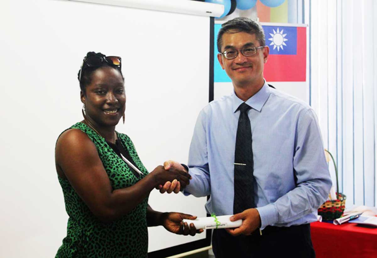 His Excellency Peter Chia-yen Chen, Taiwan’s Ambassador to Saint Lucia, right, presents a certification of completion to one of the participants.