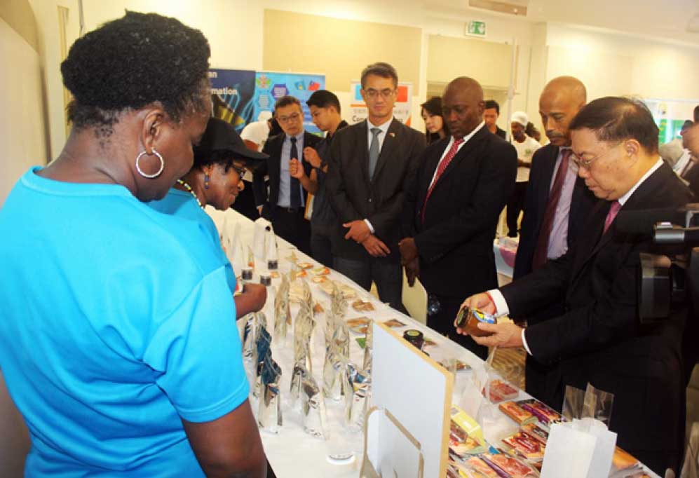 (right to left) H.E. Ambassador Dr. Charles Chao-Leng Li, Secretary-General of Taiwan ICDF; Mr. Rodinald Soomer, Chief Executive Officer of CARICOM Development Fund; Hon. Alfred Prospere, Minister for Agriculture, Fisheries, Food Security and Rural Development; and H.E. Peter Chia-Yen Chen, Taiwan’s Ambassador to Saint Lucia; engage members of the Babonneau Women’s Cluster following the conclusion of the signing ceremony held on Friday, November 3, 2023, at Harbor Club.